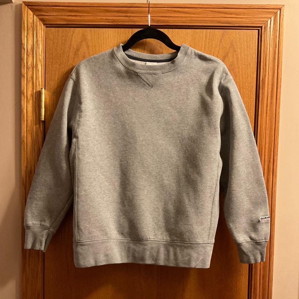 Boy’s (Unisex) Gap Gray Sweatshirt.